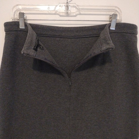 Banana Republic Factory - Pencil Skirt - Picture 7 of 12